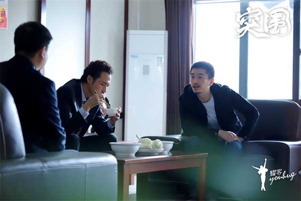 《突围》收视蝉联第一 重拳出击彰显社会价值 (图3) 《突围》收视蝉联第一 重拳出击彰显社会价值 (图3)