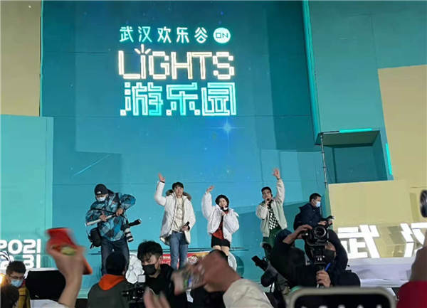 杨玏新电影《以年为单位的恋爱》火热进行 映后互动被夸江宇共情感强(图5) 杨玏新电影《以年为单位的恋爱》火热进行 映后互动被夸江宇共情感强(图5)