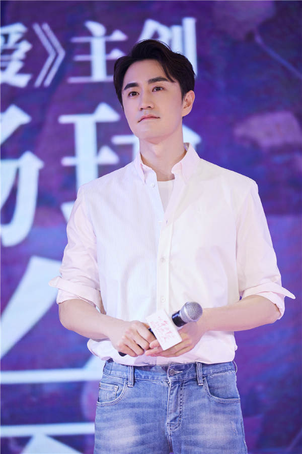 杨玏新电影《以年为单位的恋爱》火热进行 映后互动被夸江宇共情感强(图2) 杨玏新电影《以年为单位的恋爱》火热进行 映后互动被夸江宇共情感强(图2)