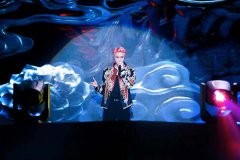 把演唱会变成沉浸式，这一次真的在舞台上“大航海”！张艺兴演唱会旧金山站
