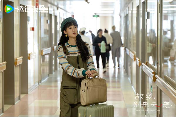 王子璇饰董家希重返故乡.jpg