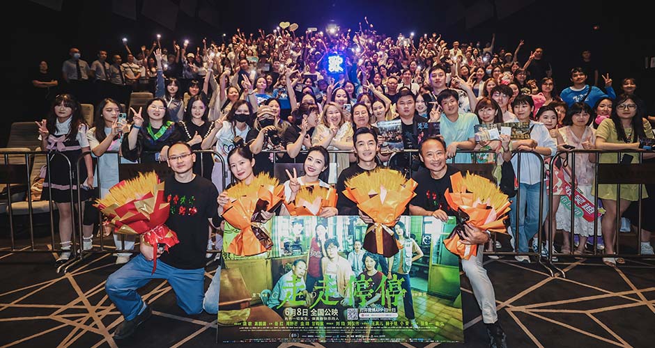胡歌高圆圆主演电影《走走停停》武汉路演 与英雄城市一起传递治愈力量